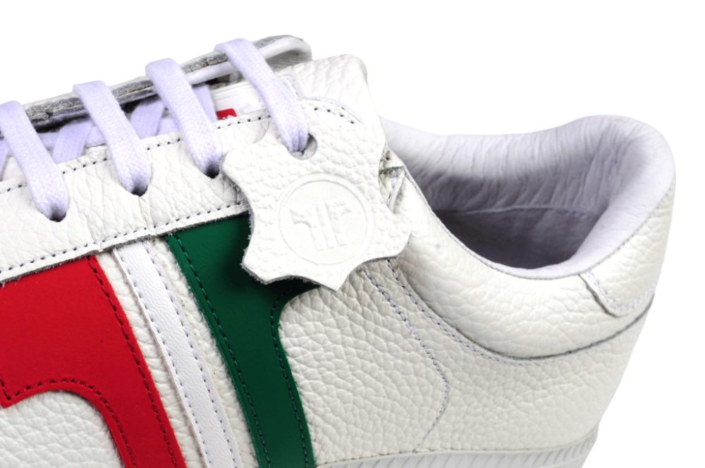 Compakt White-tricolor